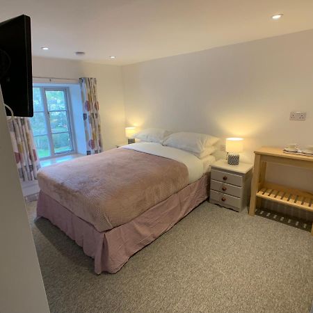 Swan House Tea Room And Bed & Breakfast Lydney Dış mekan fotoğraf