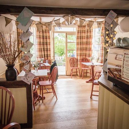 Swan House Tea Room And Bed & Breakfast Lydney Dış mekan fotoğraf