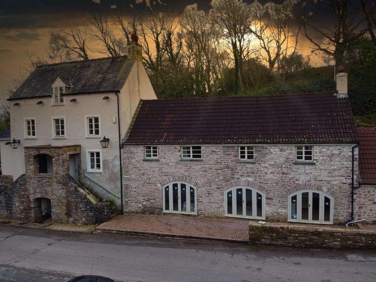 Swan House Tea Room And Bed & Breakfast Lydney Dış mekan fotoğraf